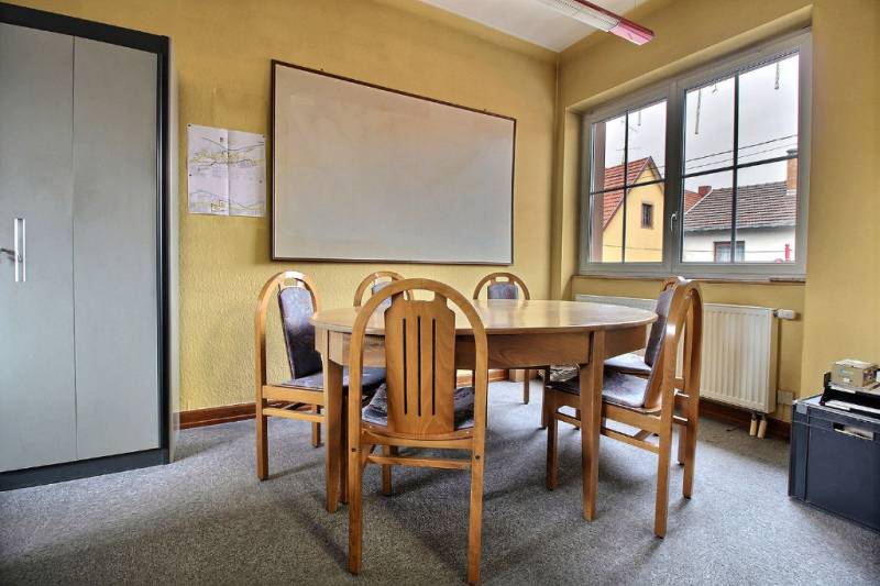 Acheter avec une agence immobilière un Appartement 6 avec grande pièces de 148m² avec combles aménageables à Niedermodern