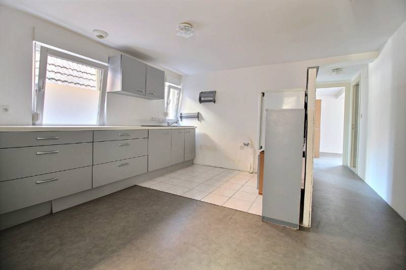A vendre avec une agence immobilière un Appartement de 4 pièces 78m² ,dans une ruelle calme avec cuisine équipée à Val de Moder