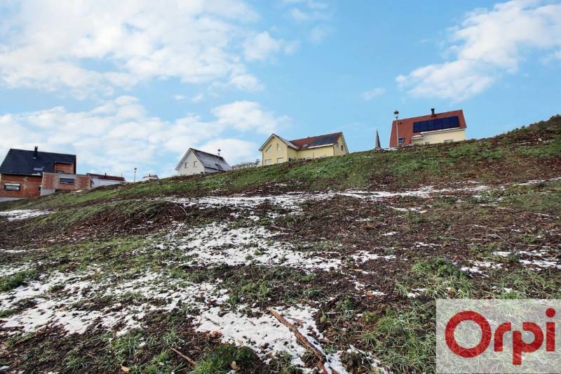 A vendre en agence immobilière un terrain de 918m² dans un quartier calme situé à Offwiller près de Haguenau