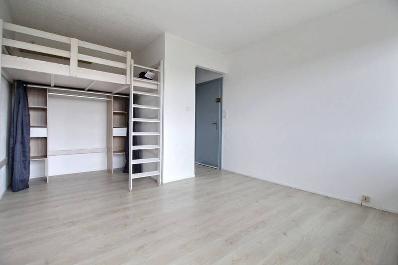 A vendre en agence immobilière un Appartement 1 pièce 28m² avec terrasse et sans travaux à Haguenau Château Fiat
